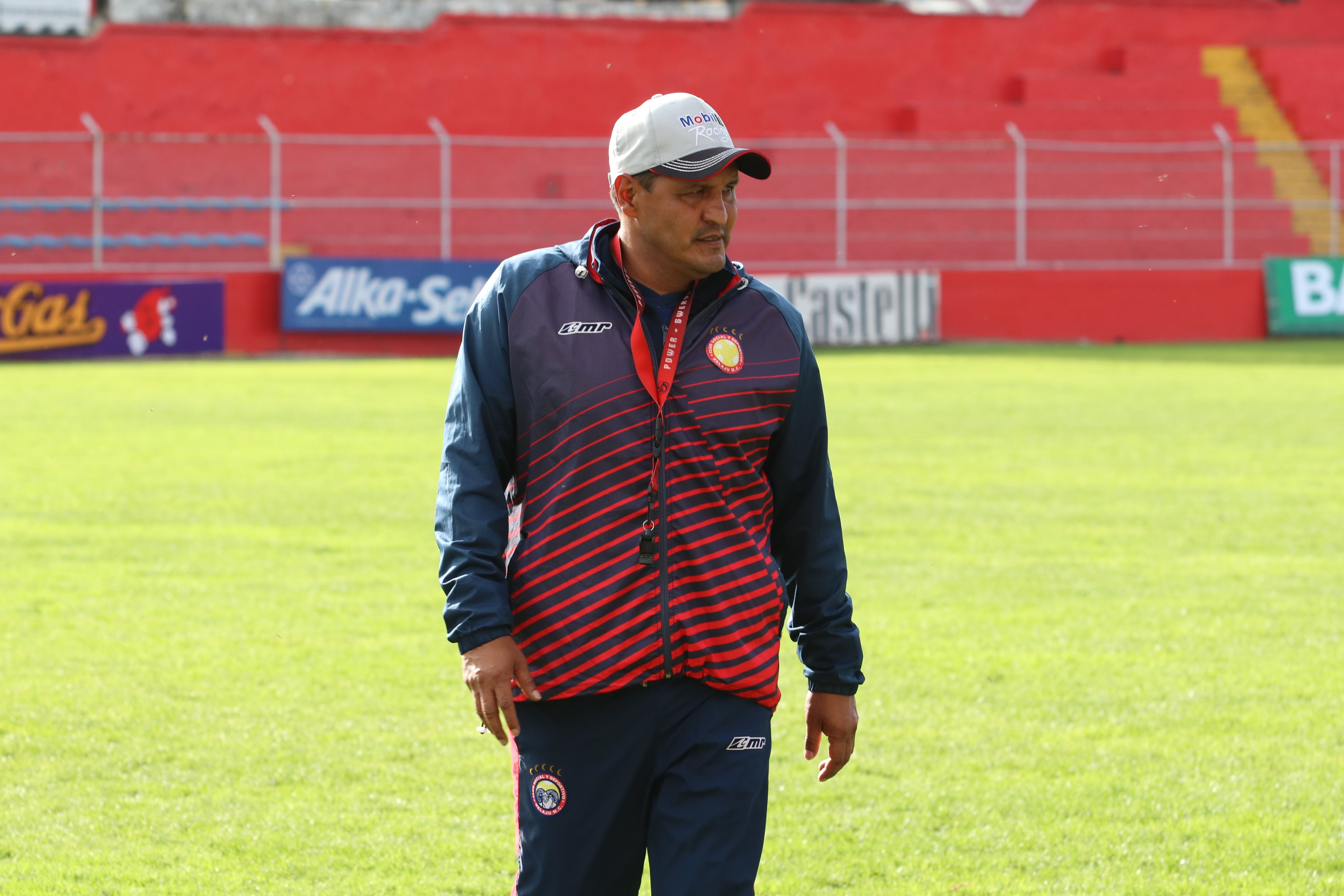El entrenador confía que Xelajú logrará su primer triunfo del torneo. (Foto Prensa Libre: Raúl Juárez)