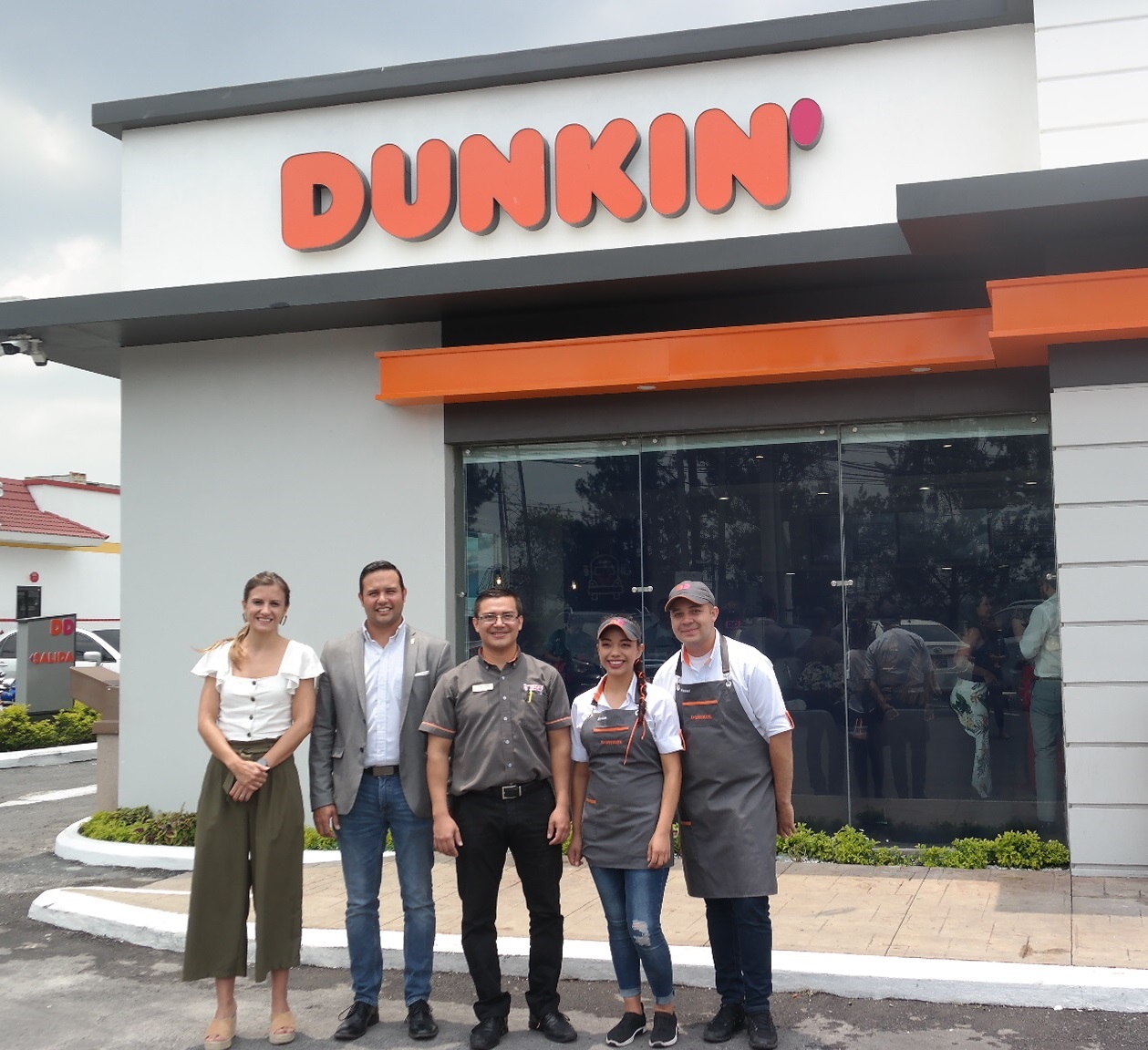 Dunkin celebra su séptimo aniversario de operaciones en el país. (Foto Prensa Libre: cortesía Dunkin' Donuts)