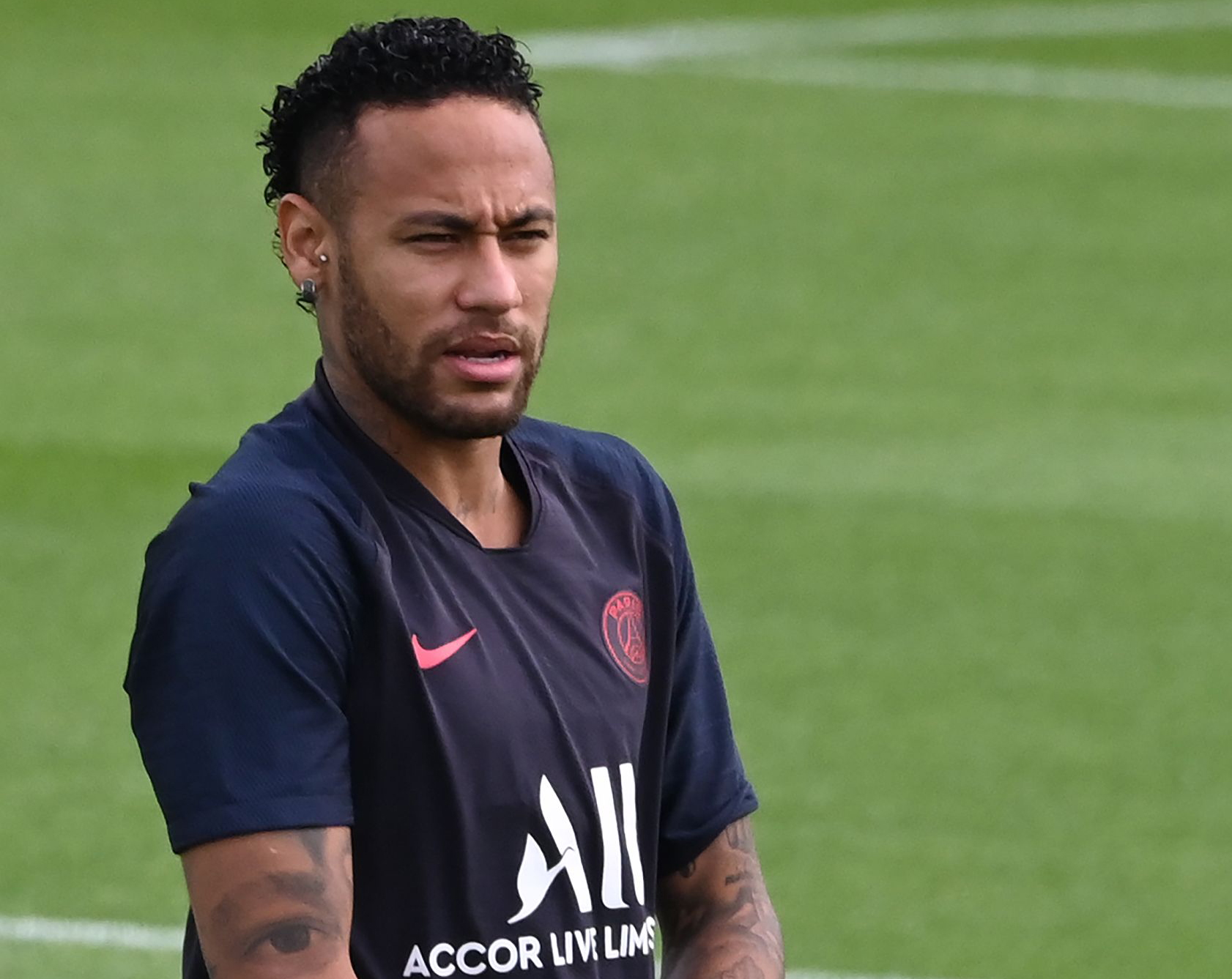 Neymar se ha entrenado con el París Sanit-Germain. Sin embargo, no fue convocado para el partido contra el Nimes. (Foto Prensa Libre: AFP).