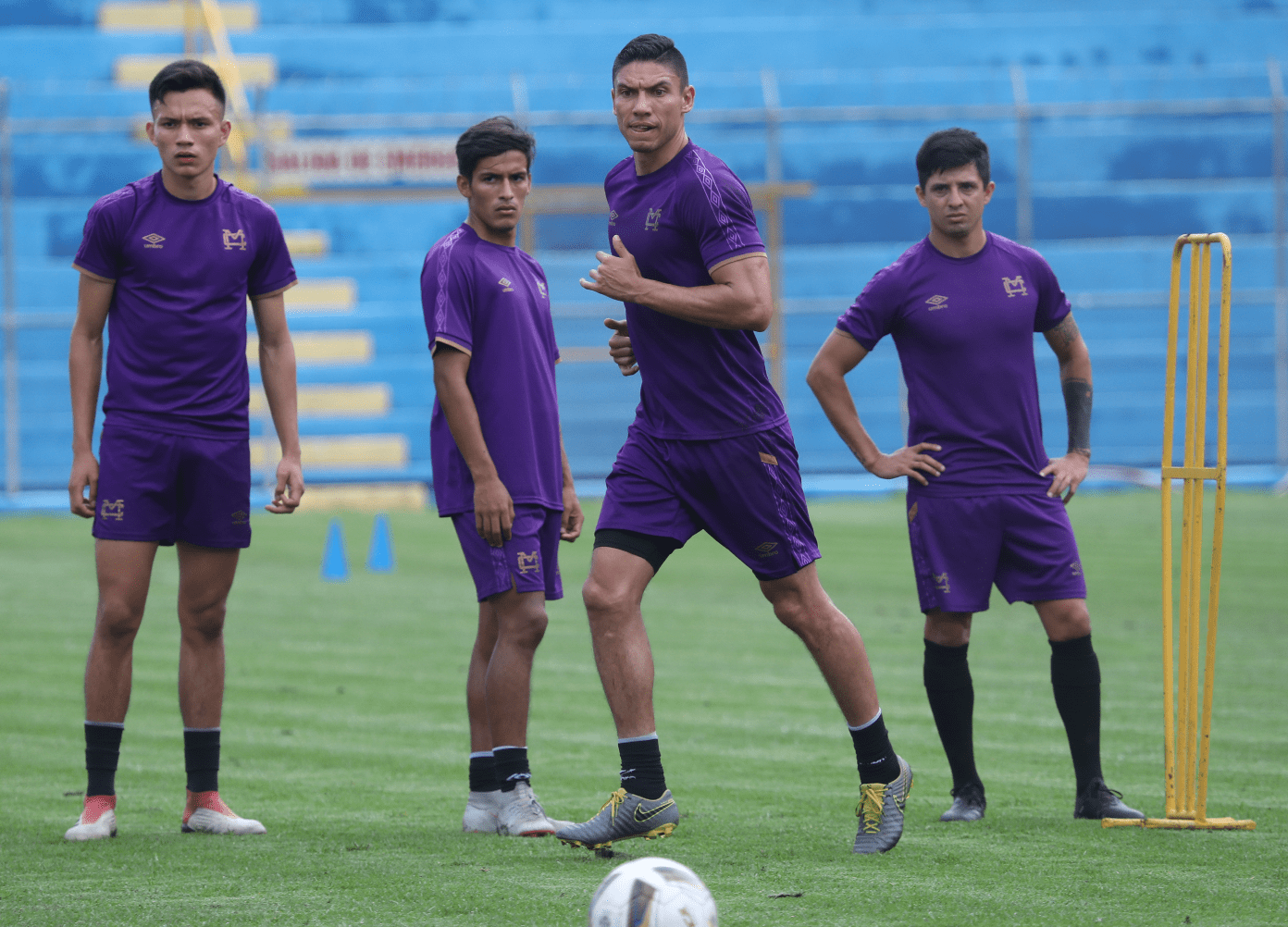 El defensa Carlos Gallardo es uno de los líderes en Municipal. (Foto Prensa Libre: Francisco Sánchez)