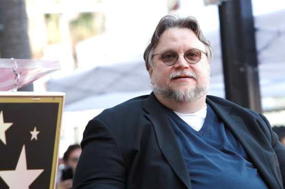 El cineasta mexicano Guillermo Del Toro fue honrado en el Paseo de la Fama de Hollywood en Los Ángeles. (Foto Prensa Libre: EFE)