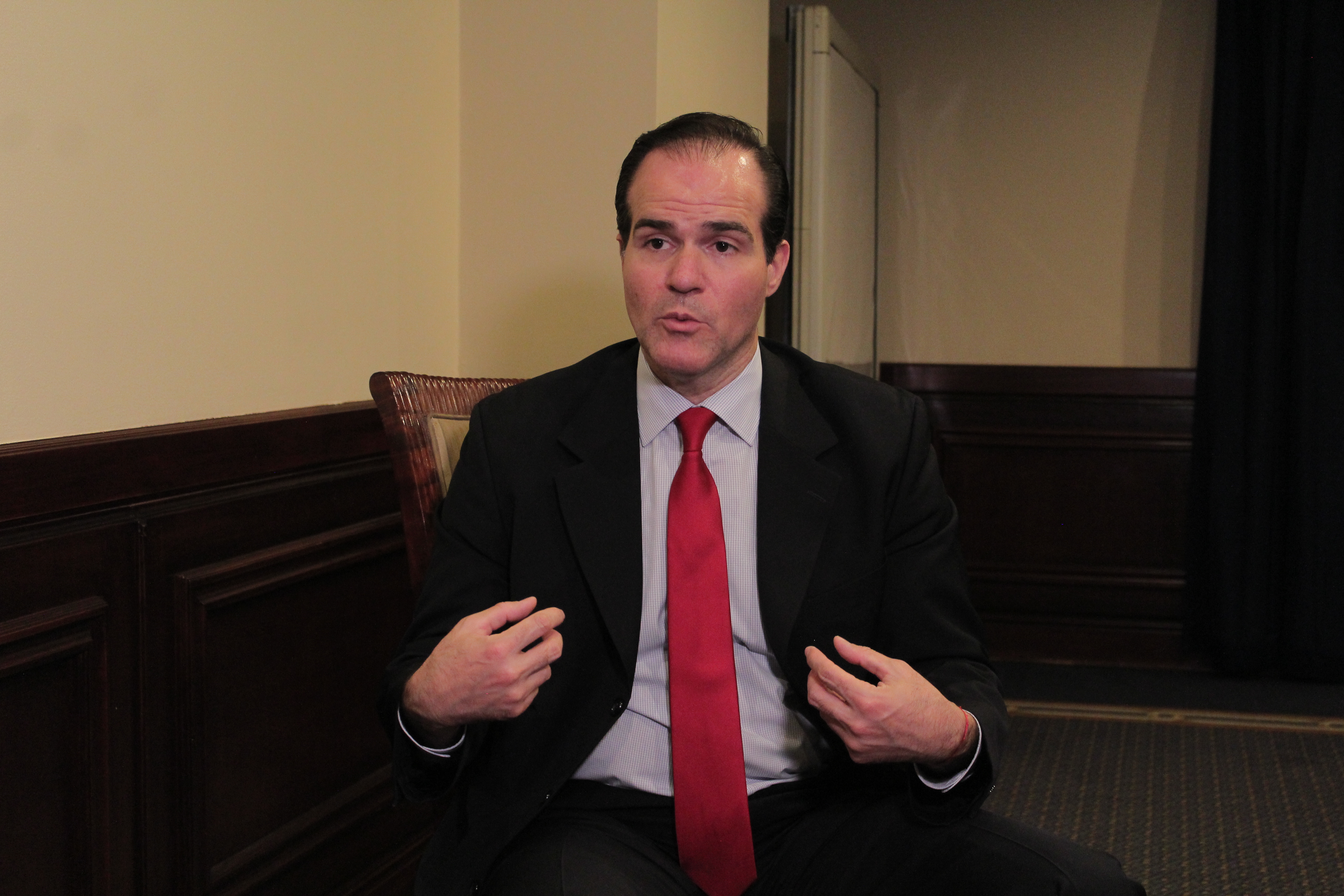 Mauricio Claver-Carone, asesor del presidente Donald Trump. (Foto Prensa Libre: Miriam Figueroa)