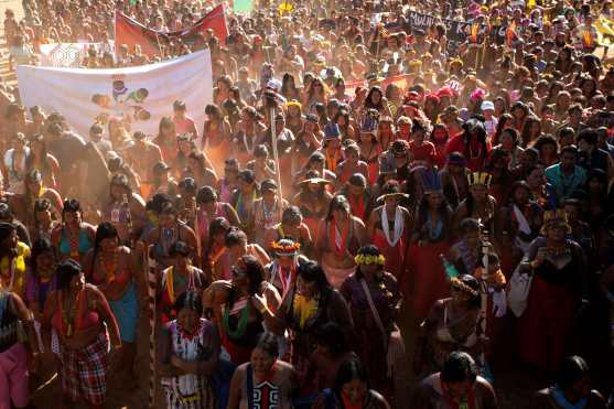 Varios grupos de mujeres indígenas protestan por segundo día en Brasil. Foto Prensa LIbre: EFE