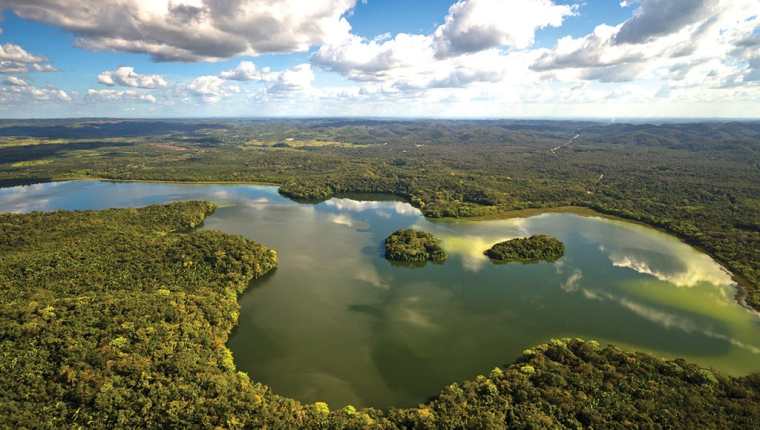 Fotografía aérea de la Laguna del Tigre. (Foto Prensa Libre: Cortesía Iván Castro Peña)