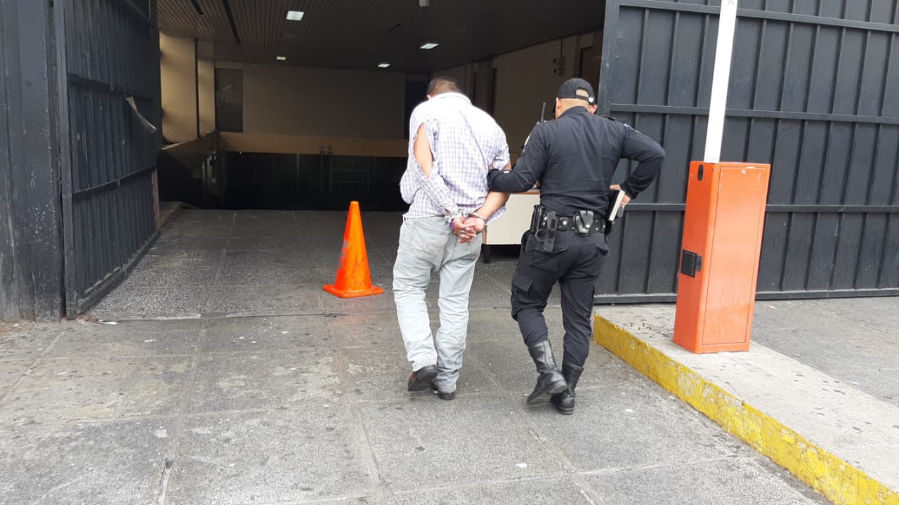 Hasta las 15.00 horas de este 10 de agosto, la PNC había capturado a 21 personas por infringir la Ley Seca. (Foto Prensa Libre: PNC)