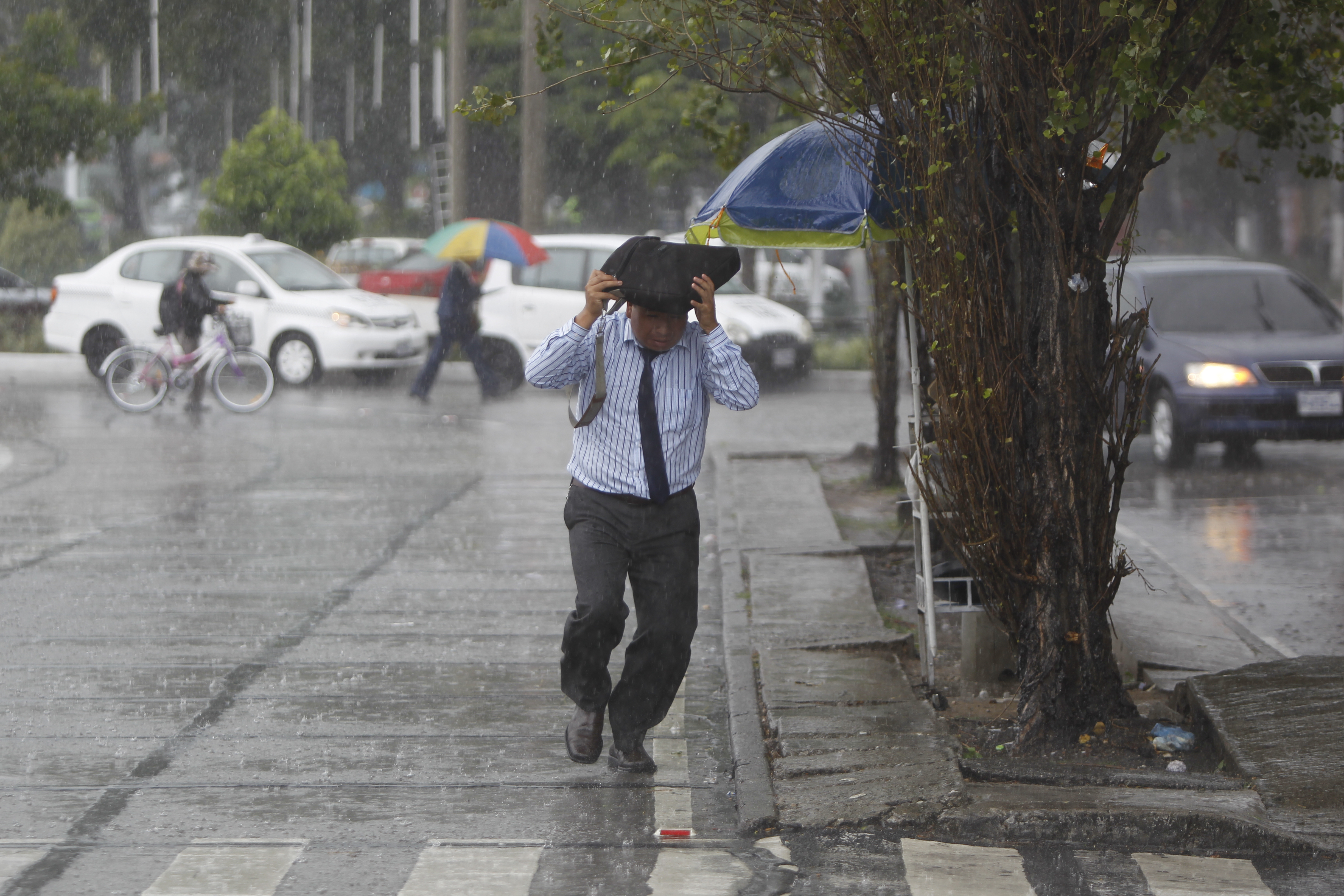 La lluvia continúa en todo el territorio nacional. (Foto Prensa Libre: Hemeroteca)
