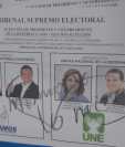 Un votante escribió "lo mismo, lo mismo" en la papeleta de elección a presidente de Guatemala en la segunda vuelta. (Foto Prensa Libre: Andrea Domínguez)