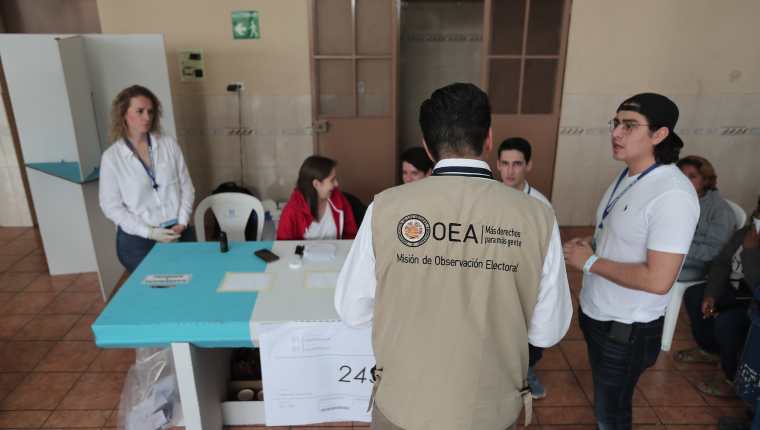 Observadores de la OEA durante las votaciones en Guatemala en 2019. (Foto Prensa Libre: Juan Diego González)