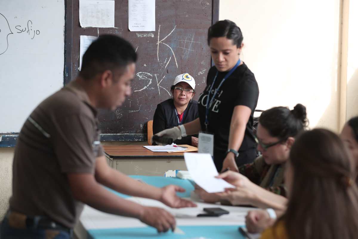 Guatemaltecos emitieron 188 mil votos nulos o en blanco en la segunda vuelta electoral