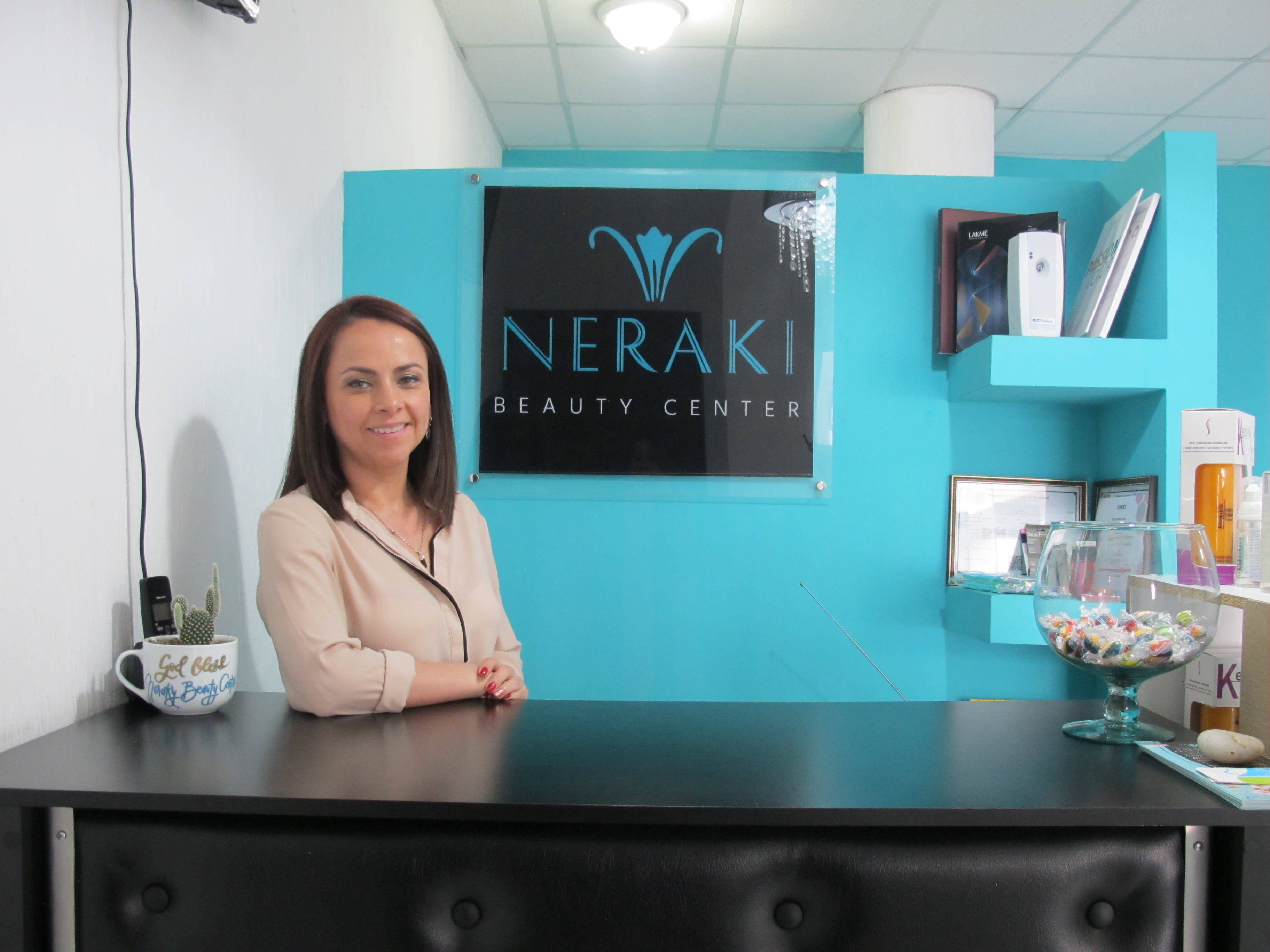Laura Hurtarte es estilista y cosmetóloga profesional, fundó su propia marca de belleza Neraki Beauty Center y recibió apoyo de una fundación suiza que tiene como objetivo acelerar los negocios de pequeñas y medianas empresas. (Foto Prensa Libre: Natiana Gándara)