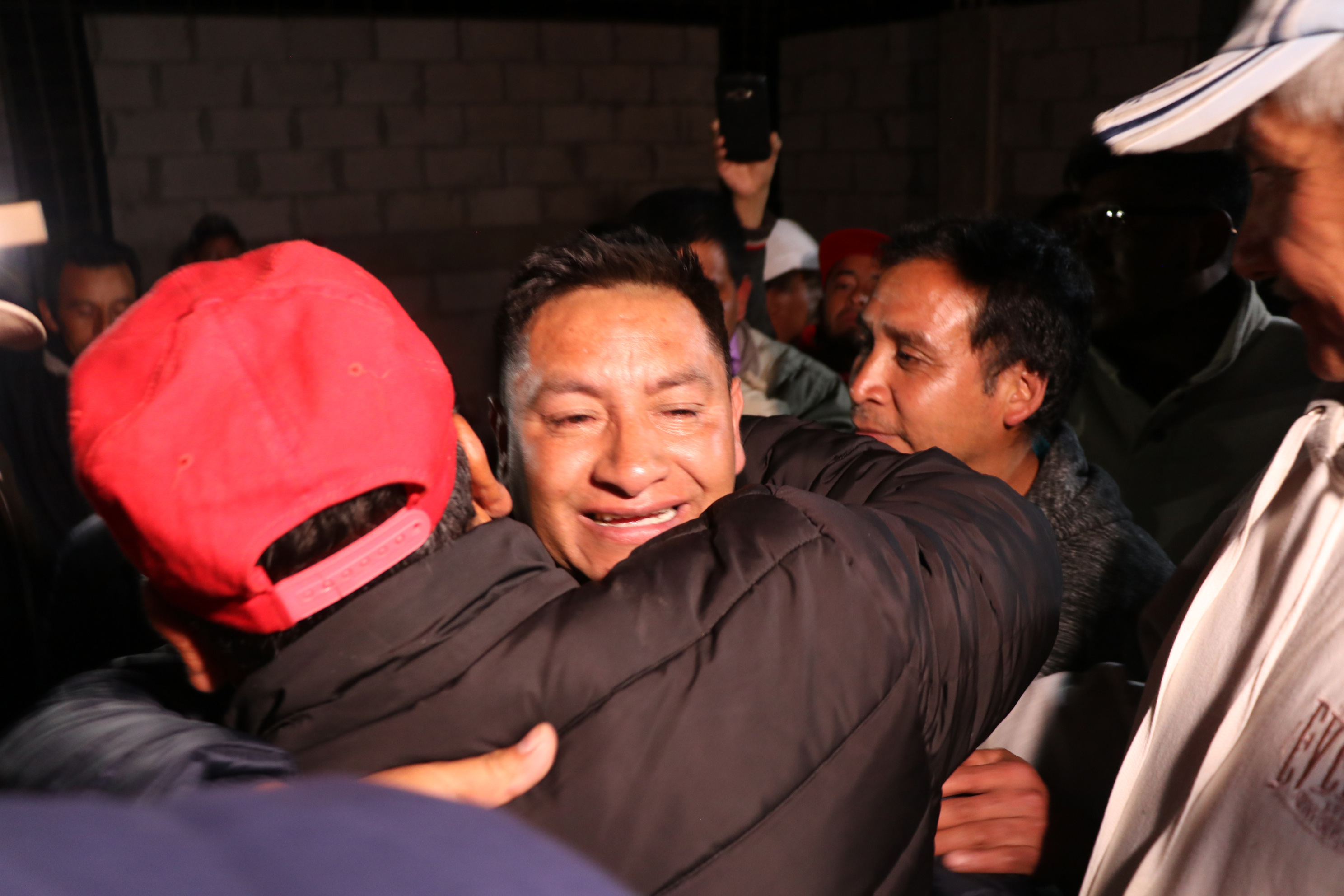 Exadillas Ramos Aguilar recibe felicitaciones de sus simpatizantes. (Foto Prensa Libre: Whitmer Barrera)