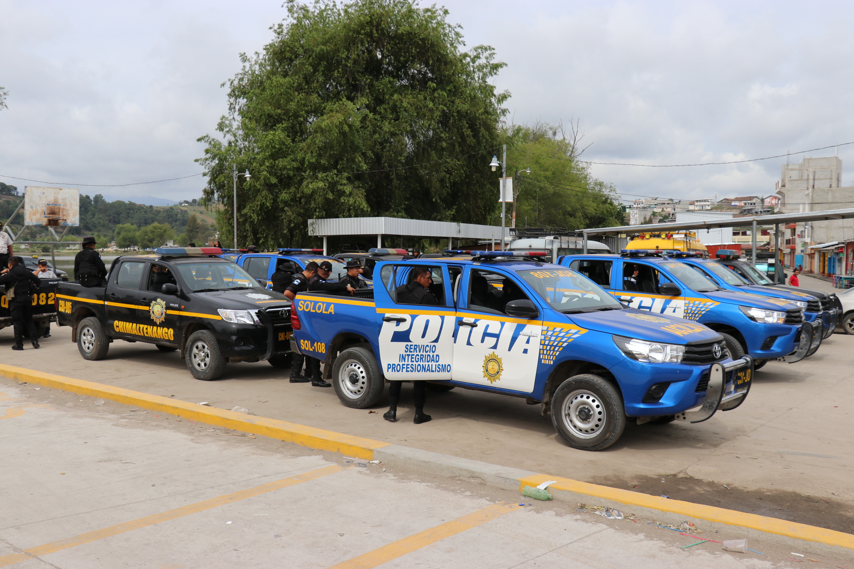 Con tres galones de combustible diarios tendrán que circular las unidades de la PNC en Quiché. (Foto Prensa Libre: Héctor Cordero)