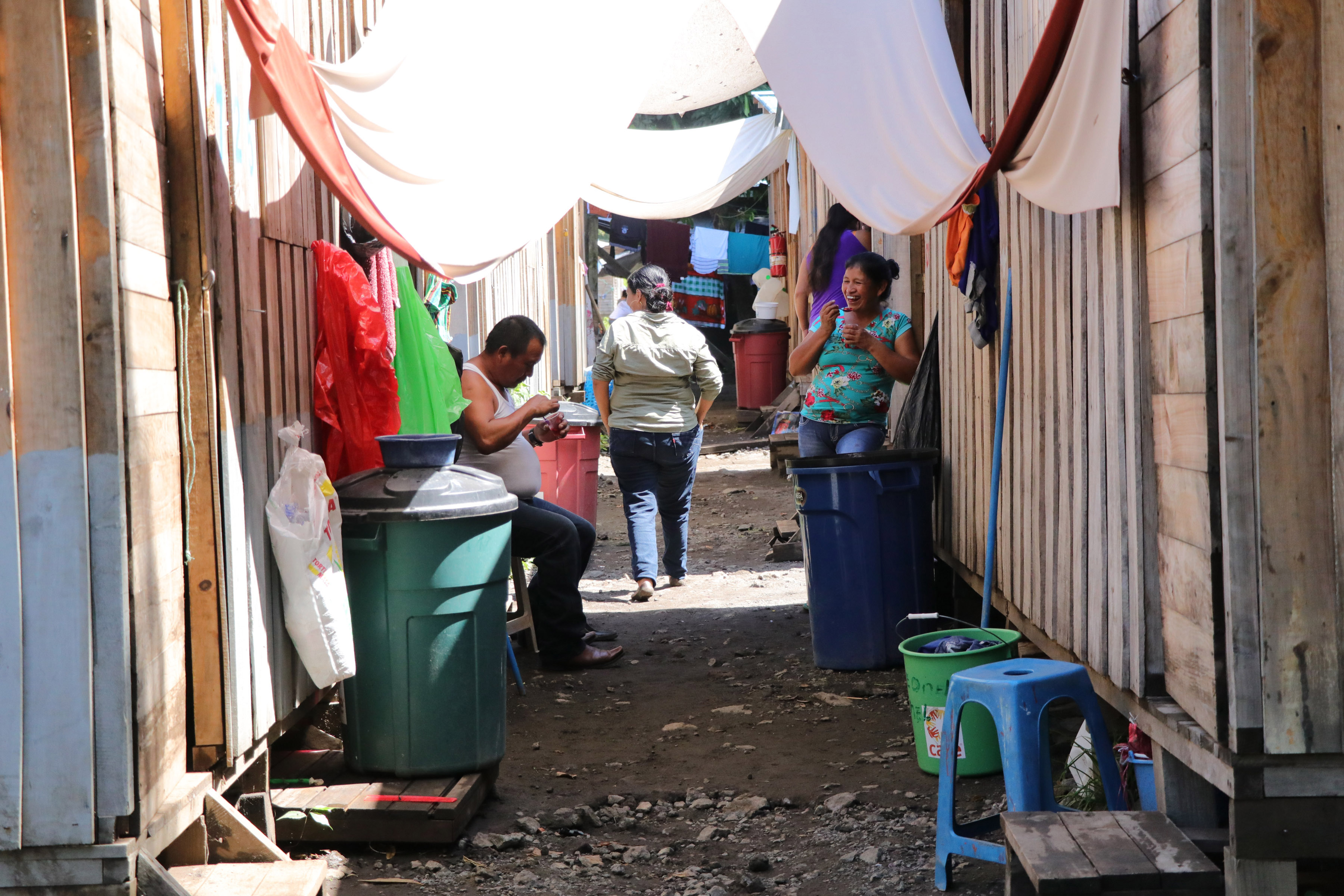Integrantes de la comunidad agraria La Trinidad, en Escuintla, aseguran que las casas en La Dignidad no cumplen con sus necesidades. (Foto Prensa Libre: Carlos Paredes)