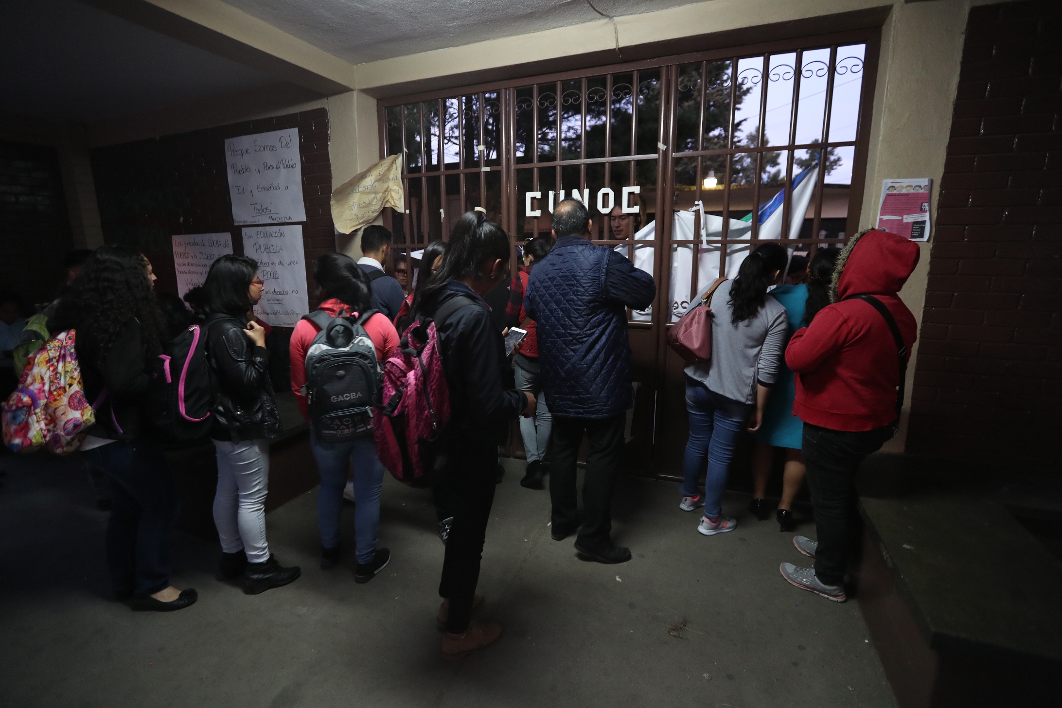 Desde el 1 de agosto de este año el Cunoc esta tomado por universitarios que demandan mejores condiciones para los estudiantes. (Foto Prensa Libre: María Longo) 