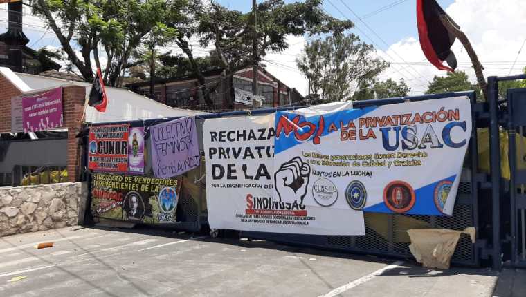 El cierre del campus central de la USAC tardo un mes, hasta que fueron cumplidas las demandas. (Foto Prensa Libre: Andrea Domínguez)