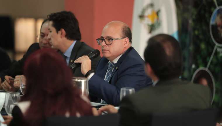 Por unanimidad el Directorio destituyó al jefe de la SAT, Abel Cruz Calderón y nombró superintendente interino a Werner Florencio Ovalle. (Foto Prensa Libre: Hemeroteca) 