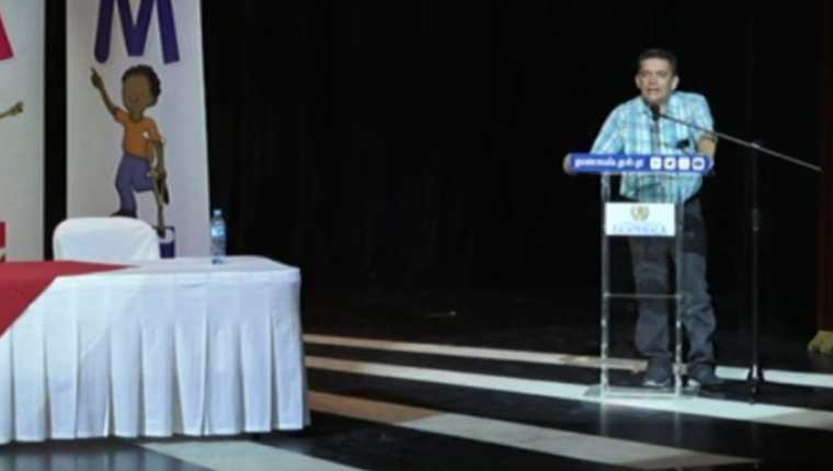 El sindicalista Joviel Acevedo durante su discurso. (Foto Prensa Libre: Gobierno de Guatemala)