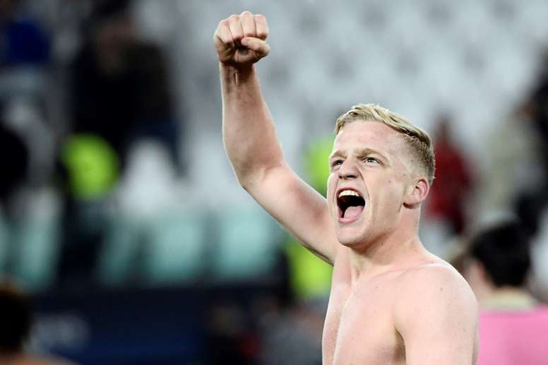 Van de Beek fue uno de los jugadores clave del Ajax en la Liga de Campeones de Europa 2018-2019. (Foto Prensa Libre: AFP) 