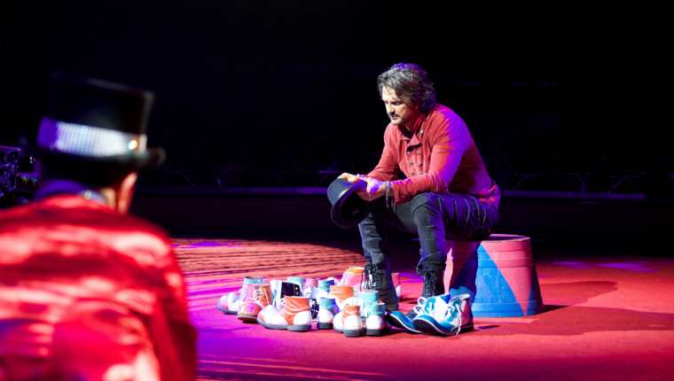 23 temas destaca Ricardo Arjona en "Circo Soledad en Vivo". (Foto Prensa Libre: Metamorfosis/Sony Music)