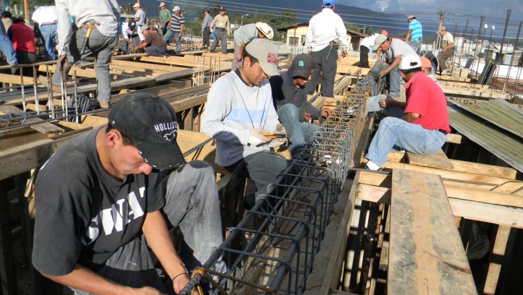 30 empresas de la construcción podrían ocupar 1 mil 500 plazas, según proyecciones del Ministerio de Trabajo. (Foto Prensa Libre: Hemeroteca)