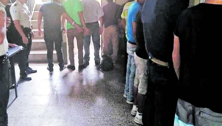 La PNC informó que en la segunda vuelta electoral  fueron capturadas 703 personas por infringir la Ley Seca.(Prensa Libre: Hemeroteca PL)
