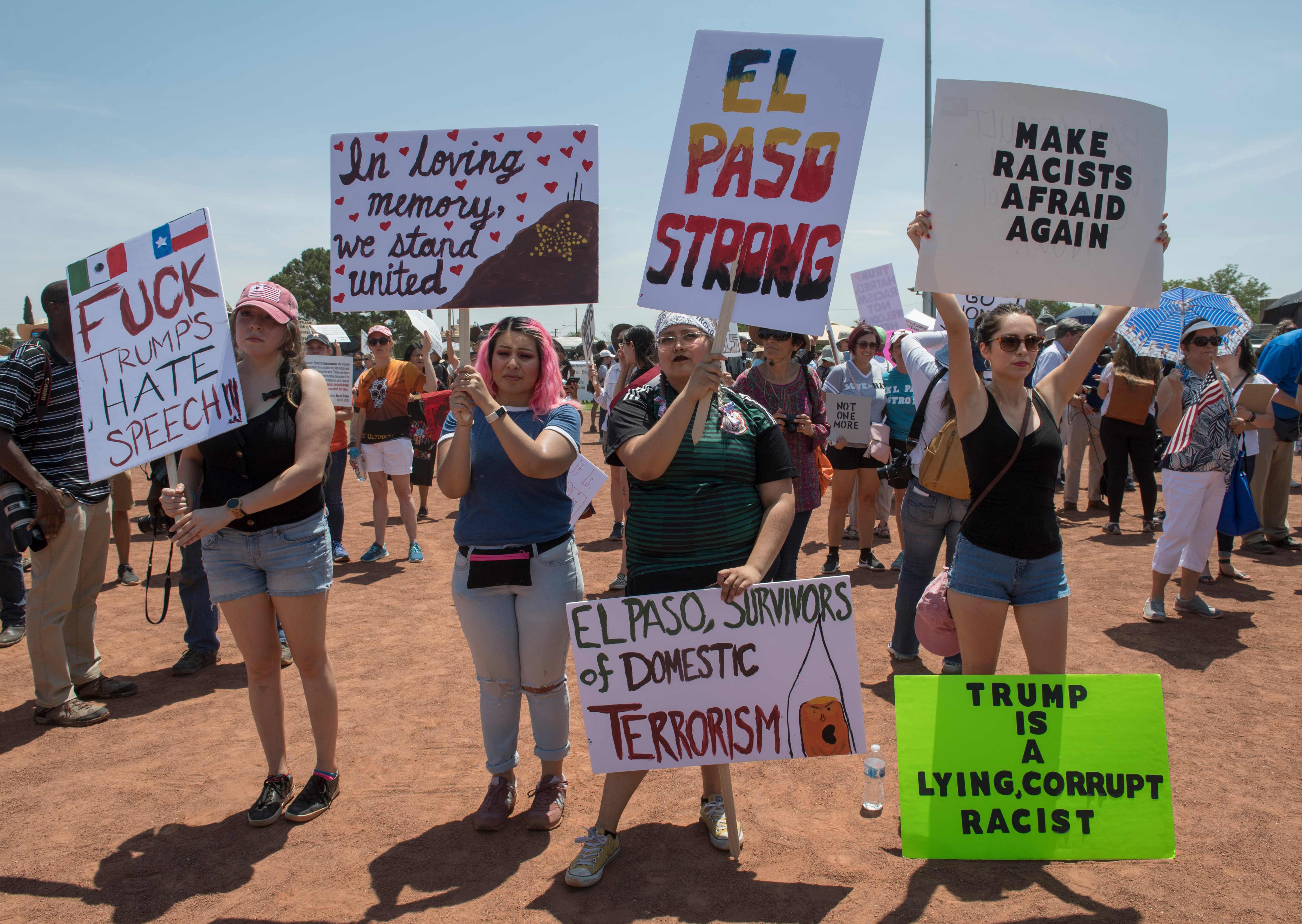 Los residentes de El Paso protestan contra Donald Trump después del tiroteo que dejó un total de 22 personas muertas, en El Paso, Texas, el 7 de agosto de 2019. (Foto Prensa Libre: AFP)