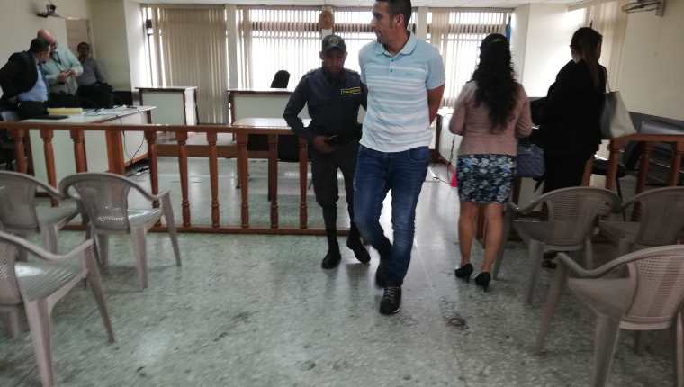 Ronald Bernardino Ruiz Méndez, alias tíio Ruiz o Flaco, fue detenido el 15 de agosto pasado en Amatitlán. Hoy dijo que es comerciante. (Foto Prensa Libre: Kenneth Monzón)