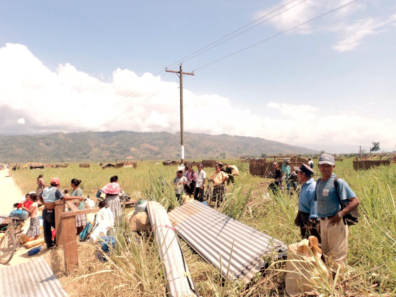 El desalojo de campesinos por policías en el Valle Polochic, en Alta Verapaz, son un ejemplo de la fuerza utilizada contra los pueblos indígenas que defienden sus tierras. (Foto Prensa Libre: Hemeroteca PL).