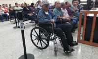 El exedil Francisco Pop Pop, en silla de ruedas, estuvo prófugo desde abril pasado. (Foto Prensa Libre: Kenneth Monzón)