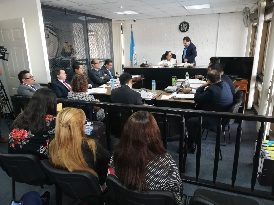 Rosa López, jueza de Extinción de Dominio, inició el debate para resolver si más de Q12 millones del caso IGSS-Pisa-Chiquimula pasan a manos del Estado. (Foto Prensa Libre: Kenneth Monzón)