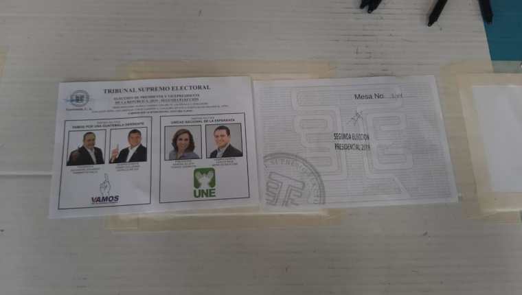 Las papeletas tienen marca de agua para que puedan ser consideradas válidas.  (Foto Prensa Libre: Andrea Domínguez)
