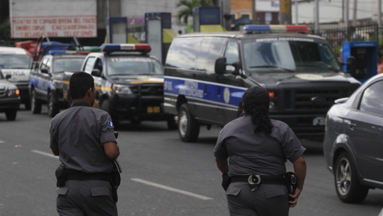 Los agentes penitenciarios también reclaman un aumento. (Foto Prensa Libre: Hemeroteca PL)