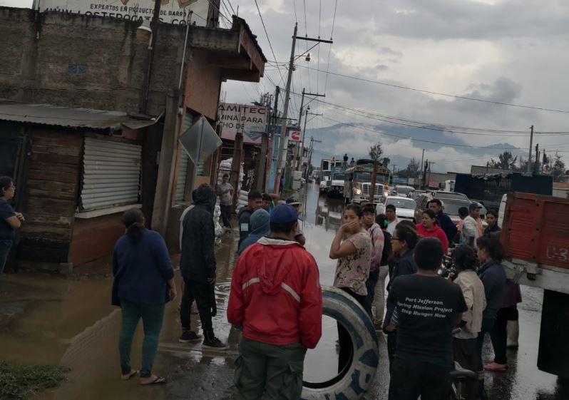 Los pobladores exigen la presencia de las autoridades. (Foto Prensa Libre: Víctor Chamalé)