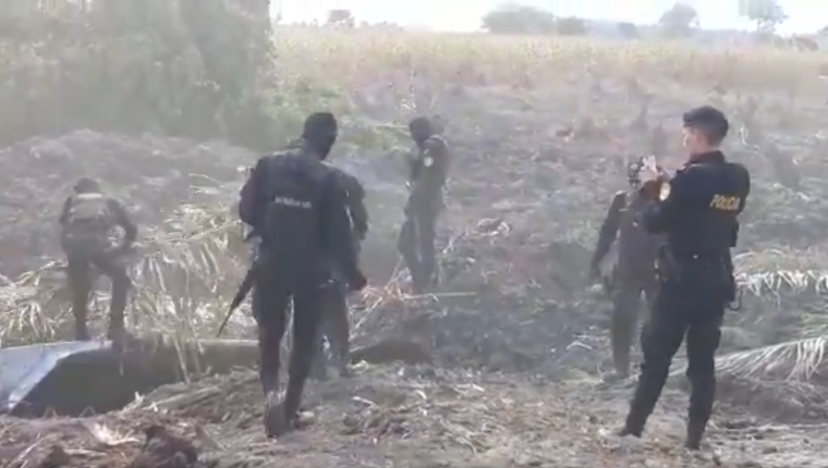 Las pistas clandestinas descubiertas eran utilizadas para el aterrizaje de narcoavionetas. (Foto Prensa Libre: Video PNC)