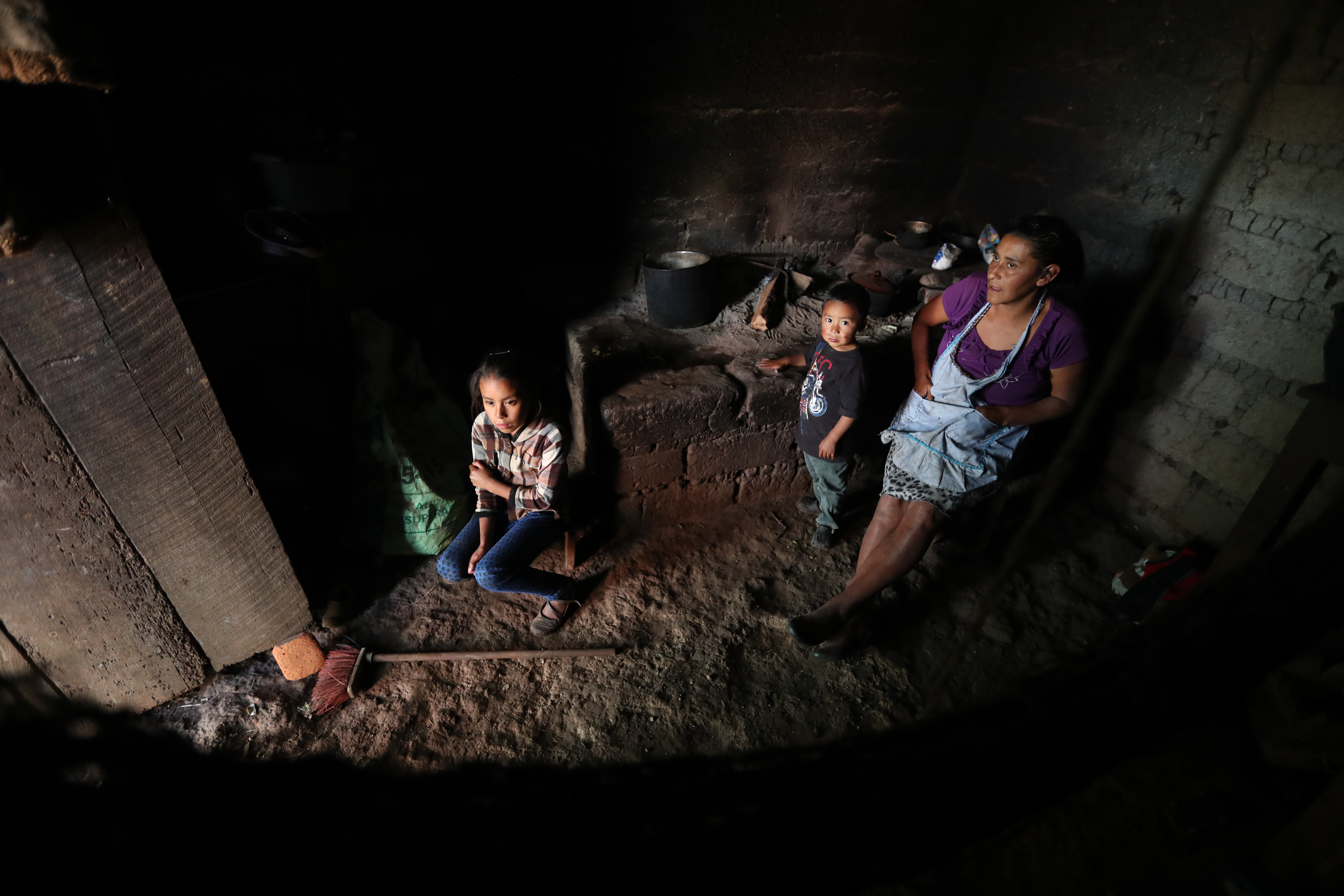 Los guatemaltecos tienen una percepción poco alentadora de su bienestar económico y del rumbo que lleva el país, debido a que sus necesidades no son satisfechas. (Foto Prensa Libre: Esbin García)