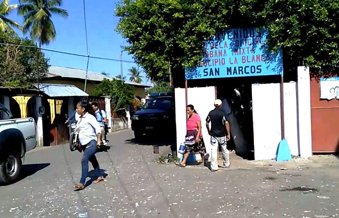Los pobladores de La Blanca, San Marcos, emitieron su voto. (Foto Prensa Libre: Alex Coyoy)