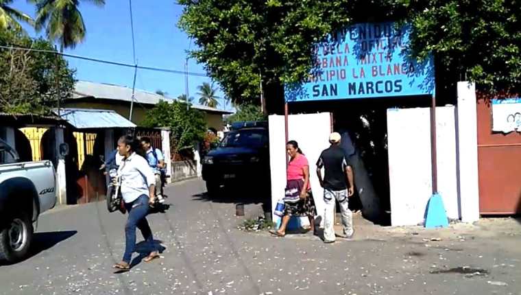 Los pobladores de La Blanca, San Marcos, emitieron su voto. (Foto Prensa Libre: Alex Coyoy)