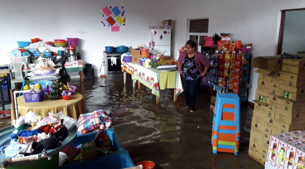Varias viviendas y negocios se inundaron en el km 49 de la ruta Interamericana, El Tejar,  Chimaltenango.  (Foto Prensa Libre: Víctor Chamalé)