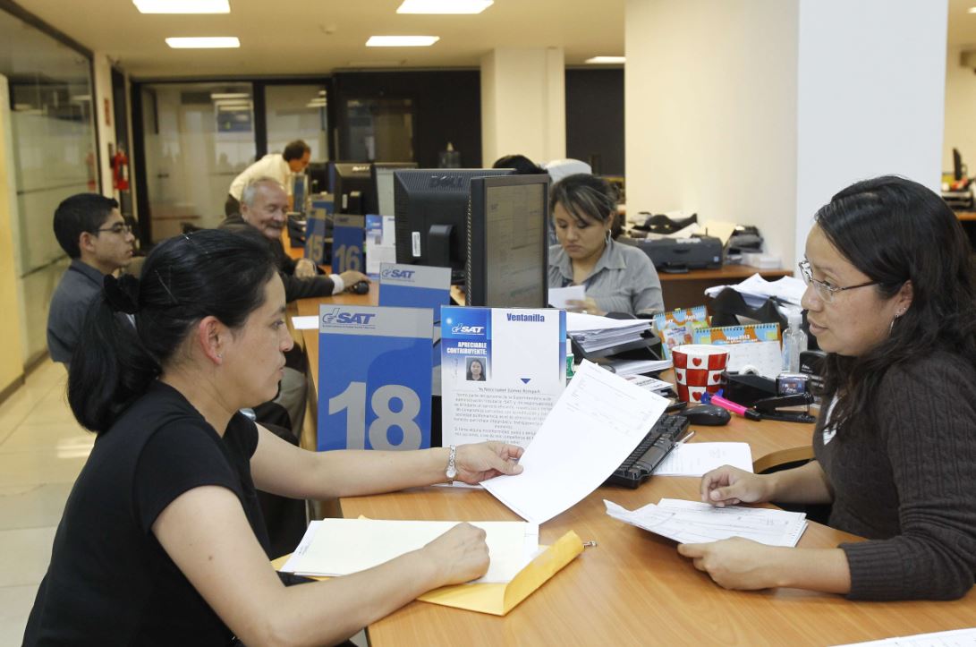 El Estado deberá trabajar normalmente el 12 de agosto. (Foto Prensa Libre: Hemeroteca PL)
