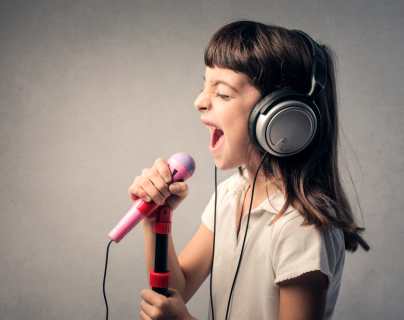 Cómo iniciar a los niños en el arte del canto y qué beneficio tiene