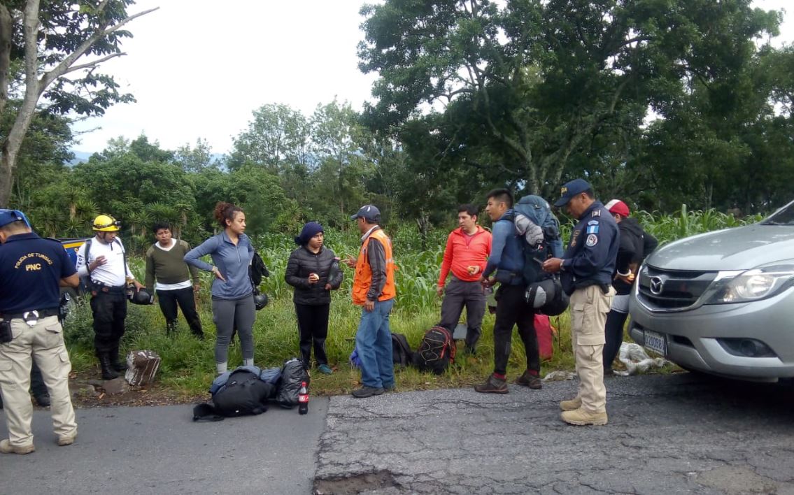 Los turistas se encuentran estables. (Foto Prensa Libre: Conred)