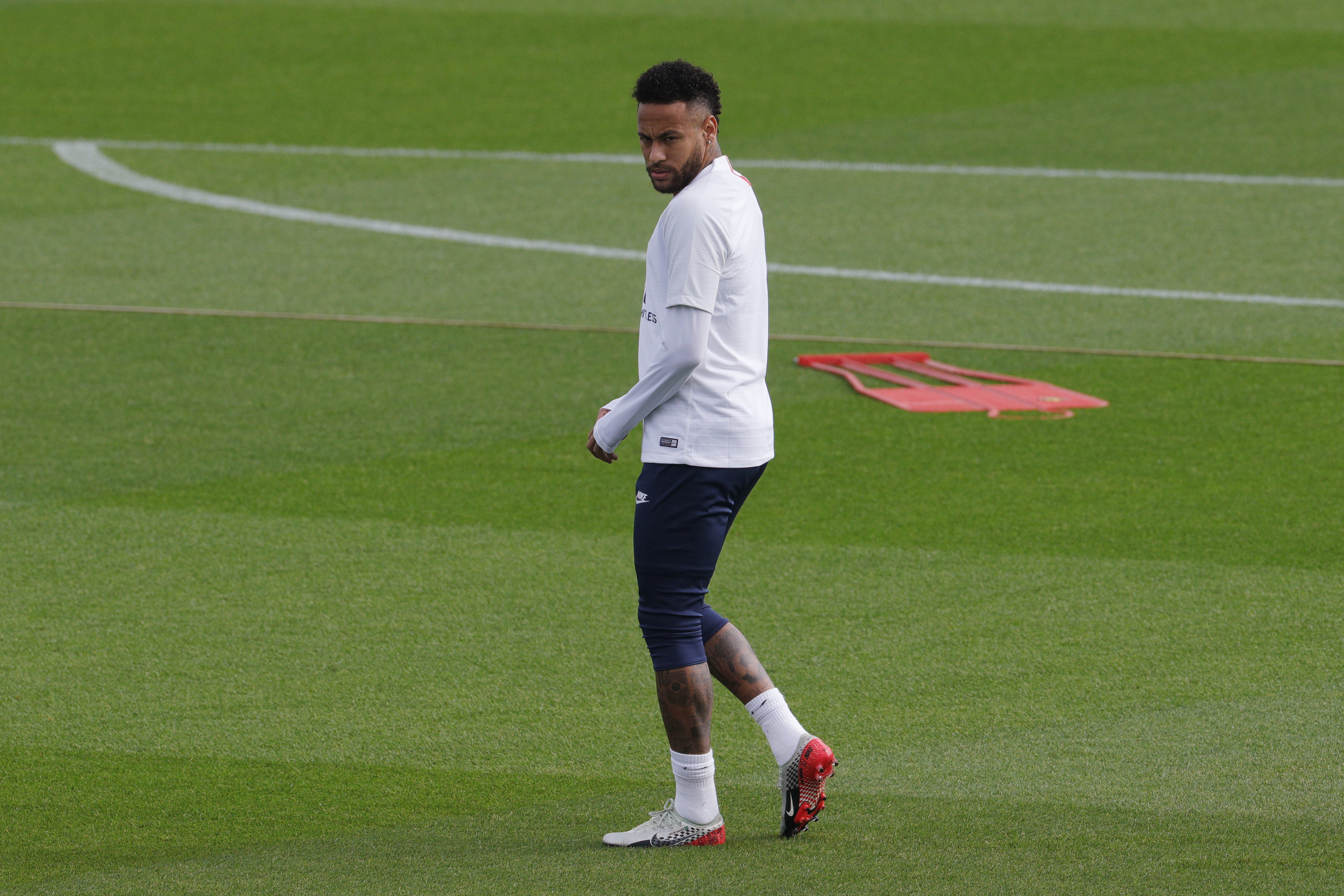 Neymar vuelve a los juzgados este viernes tendrá que comparecer en Barcelona. (Foto Prensa Libre: AFP) 