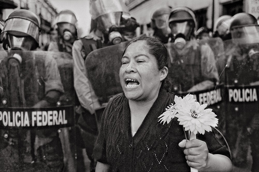 html5-dom-document-internal-entity1-quot-endMi casa no es un burdelhtml5-dom-document-internal-entity1-quot-end, Oaxaca de Juárez, México, 2006. Foto:Antonio Turok