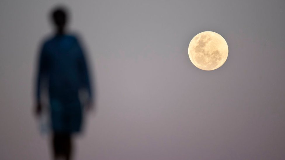 ¿Será que la Luna sí influye en nuestro humor y comportamiento? (Foto Prensa Libre: Getty Images)