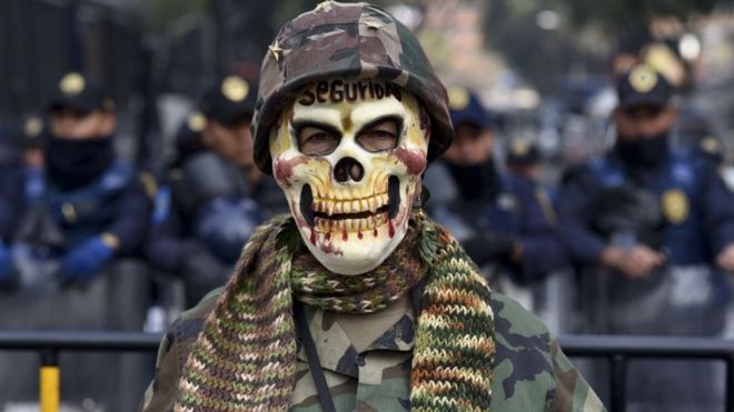 Según los relatos de los soldados, erradicar es un verbo que usaban para hablar de muerte, dice Daniela Rea. YURI CORTEZ/AFP/GETTY IMAGES