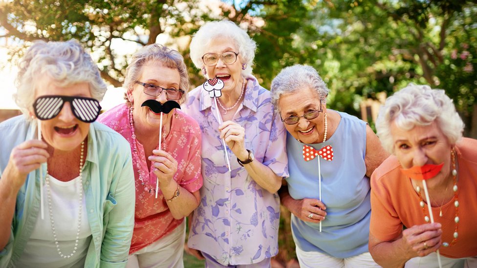 Desde los años 50 del siglo XX el motivo principal del aumento del promedio de la esperanza de vida ha sido la reducción de la mortalidad en edades más avanzadas. (Foto Prensa Libre: Getty Images)