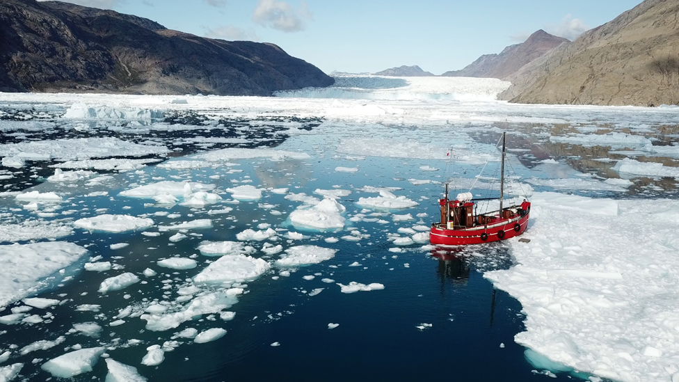 En los últimos años se han perdido cientos de miles de millones de toneladas de hielo en Groenlandia. (Foto Prensa Libre: BBC)