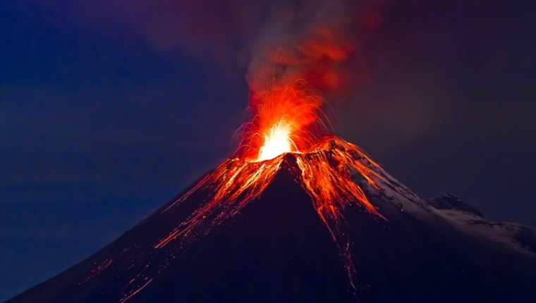 Las extinciones masivas se relacionan con trastornos ambientales devastadores, específicamente, erupciones masivas, cada una de las cuales cubre más de un millón de kilómetros cuadrados con gruesos flujos de lava. GETTY IMAGES