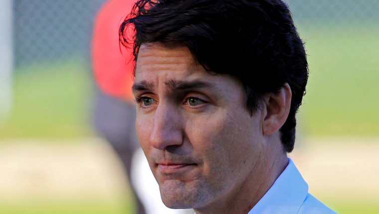 El primer ministro de Canadá se vio obligado a pedir disculpas en público tras la publicación de una foto de su juventud que él mismo consideró "racista". (REUTERS)