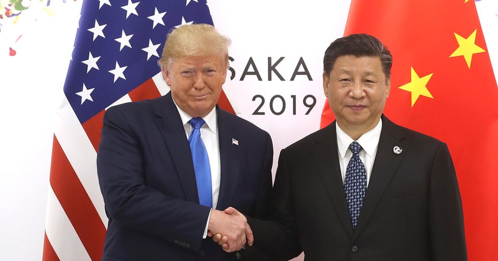 Trump sigue insistiendo que su relación con el presidente chino, Xi Jinping, es muy buena, aunque reconoce que tienen "una pequeña disputa" por la cuestión comercial. (GETTY IMAGES)